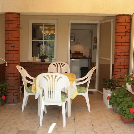 Apartment Alfa Vendeghaz *